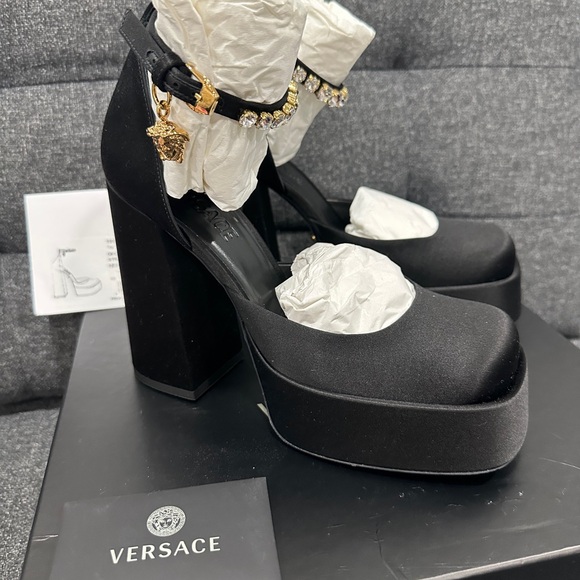 Versace Medusa Chain High Heels | eBay Versace Black High Platform Heels with Gold Chain